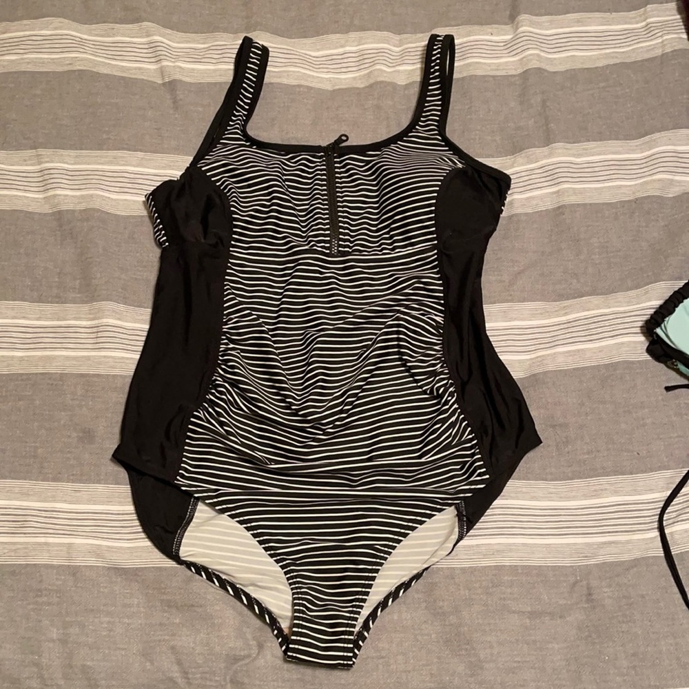 One-piece maternity swim